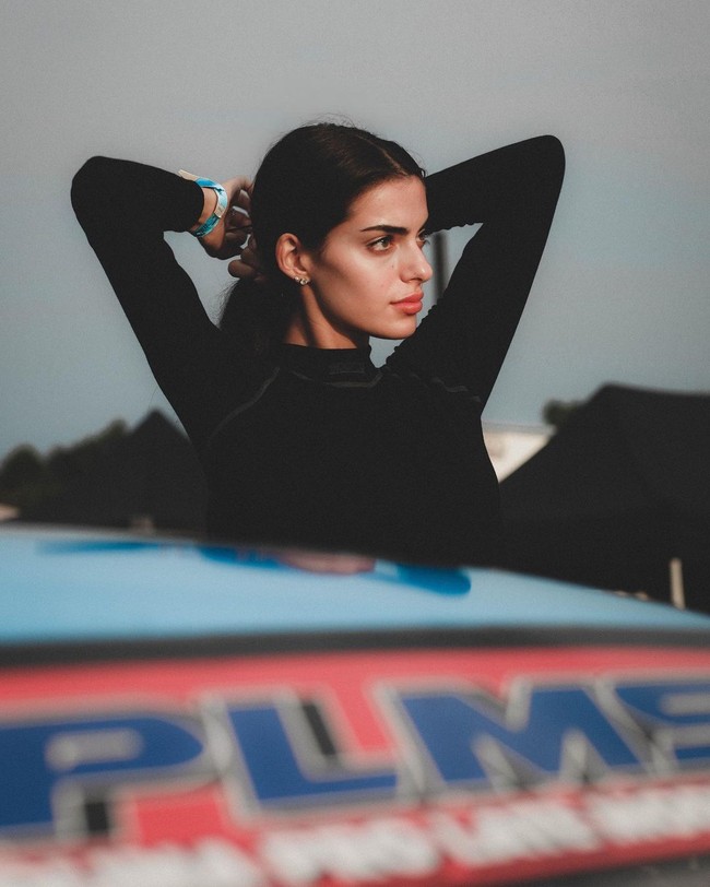 Aku sangat bersyukur atas kesempatan ini untuk melangkah ke depan dalam karier balap saya dengan Youngs Motorsports, kata perempuan keturunan Lebanon itu di situs NASCAR. (Foto: Instagram/@tonibreidinger)