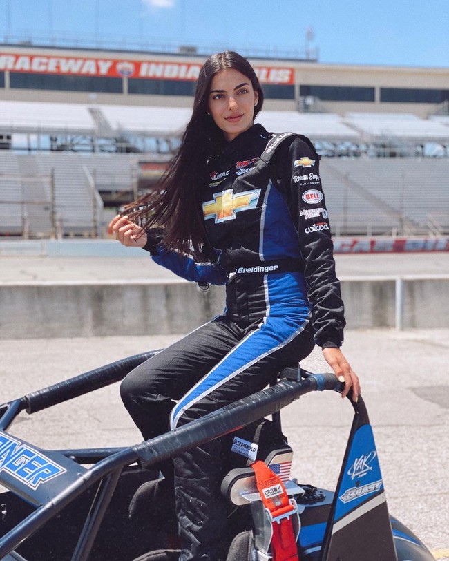 Sudah sejak lama aku ingin balapan di Daytona. Semua pembalap bermimpi untuk tampil di sana, katanya.Toni Breidinger mengaku jatuh cinta pada dunia balap sejak kecil saat pertama kali bermain go-kart. (Foto: Instagram/@tonibreidinger)