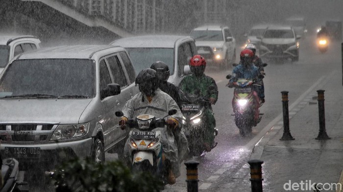 Cuaca Ekstrem di Jabodetabek, Dokter Paru Minta Waspada Penyakit Pernapasan