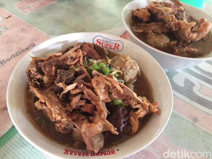 5 Bakso Kekinian Ini Diberi Kuah BBM hingga Comberan