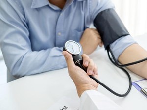 Kenali 7 Kebiasaan Makan Paling Buruk untuk Penderita Tekanan Darah Tinggi
