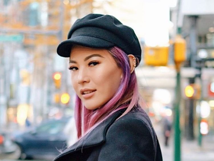 Modisnya Influencer Andrea Gunawan Saat Ngopi dan Makan Salad