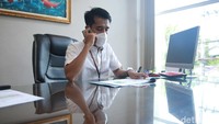 BRI menawarkan berbagai produk perbankan untuk memacu UMKM di Blitar seperti peternak ikan koi, perajin gerabah dan peternak unggas.