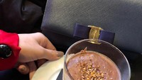 Nah kalau ini dessert cokelat yang jadi kudapan sore. Terlihat sederhana tapi tampak menggoda. Dessert ini akan jadi makanan penutup buat Bella.  Foto: instagram @bella_lee18
