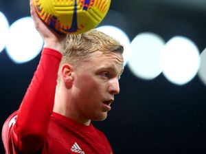 Barangkali MU Memang Terlalu Dini buat Van de Beek