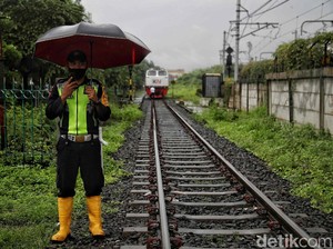 Kereta Batal Berangkat Kena Banjir? Tenang, Tiket Bisa Refund 100%
