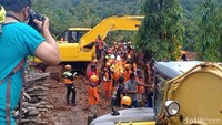 Dua korban yang berhasil ditemukan adalah perempuan dewasa dan anak laki-laki.