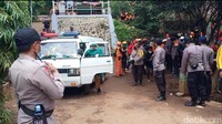 Dengan ditemukannya dua korban, total korban yang meninggal berjumlah 11, setelah kemarin ditemukan 9 korban meninggal. Dengan begitu masih ada 8 korban lain yang belum ditemukan.
