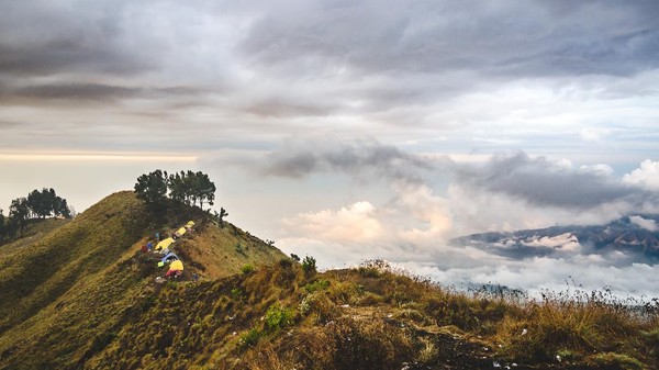 5 Gunung Terindah di Indonesia, Bisa Didaki Tahun Ini