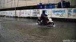 Hujan di Selasa Pagi, Jalan Martadinata Jakarta Tergenang