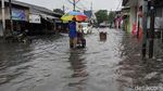 Jalan Rawa Buaya Tergenang Setinggi 40 Cm