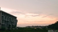 Ada spot baru di Pantai Pangandaran untuk menikmati sunset. Namanya Jembatan Karangtirta. Spot baru itu belum banyak diketahui traveler.