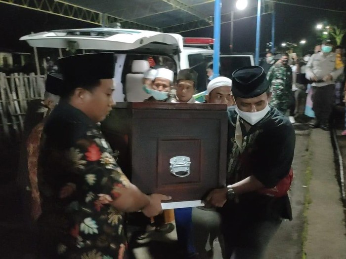 Jenazah TKW, K (57) yang meninggal di Arab Saudi dimakamkan, Selasa (16/2/2021).