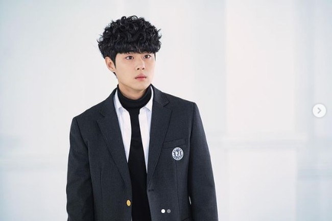 Jo Byung Gyu semakin dikenal sejak membintangi drama Korea The Uncanny Counter. Aktor Korea ini memulai debut akting pada 2015 lewat drakor Who Are You: School 2015, lalu tampil di drakor SKY Castle dan Hot Stove League. Foto: Dok. Instagram Jo Byung Gyu