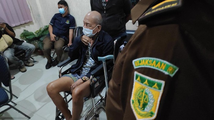 Kejaksaan Negeri Maros menangkap kakek berumur 69 tahun, Kandu Karim. Kandu Karim adalah terpidana yang telah buron 9 tahun.