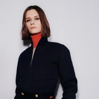 Victoria Beckham merilis koleksi fall 2021 yang terinspirasi dari gaya berpakaian warga Miami, namun dengan sedikit sentuhan militer. Foto: dok. Victoria Beckham.