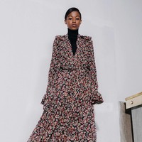 Victoria Beckham merilis koleksi fall 2021 yang terinspirasi dari gaya berpakaian warga Miami, namun dengan sedikit sentuhan militer. Foto: dok. Victoria Beckham.