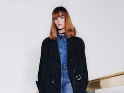 10 Koleksi Terbaru Victoria Beckham, Feminin dengan Sentuhan Militer