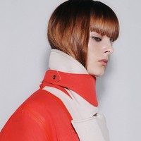 Victoria Beckham merilis koleksi fall 2021 yang terinspirasi dari gaya berpakaian warga Miami, namun dengan sedikit sentuhan militer. Foto: dok. Victoria Beckham.