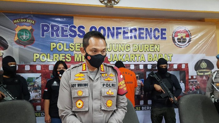 Konpers Penangkapan YS dan ZN di Polsek Tanjung Duren