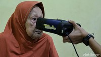 Dinas Kependudukan dan Catatan Sipil Kota Tangerang memberikan layanan jemput bola khusus untuk penyandang disabilitas, lansia, Orang Dengan Ganguan Jiwa (ODGJ) dan Masyarakat yang tengah dirawat di Rumah Sakit untuk dilakukannya perekaman pembuatan e-KTP.