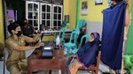 Lansia-Difable Disambangi Petugas untuk Perekaman e-KTP