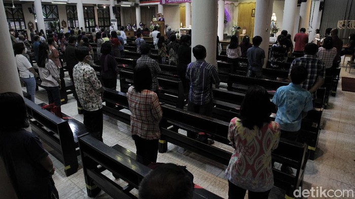 Misa Rabu Abu di Yogyakarta Digelar dengan Prokes Ketat Pelaksanaan ibadah misa Rabu Abu di Yogyakarta digelar dengan terapkan protokol kesehatan yang ketat. Hal itu dilakukan guna mencegah penyebaran virus Corona.