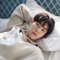 Mix lahir pada 22 Juli 1998. Seperti Jin BTS, ia memiliki bakat menyanyi dan tergabung dalam grup Cute Chef Thailand. Foto: Instagram mixxiw