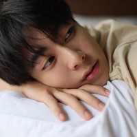 Jin BTS memiliki tinggi badan 179 cm, sementara Mix memiliki tinggi badan 178 cm. Keduanya juga digandrungi penggemar wanita. Foto: Instagram mixxiw