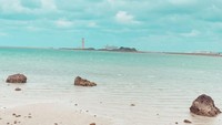 Main ke Okinawa, Miyabi pamerkan keindahan pantainya. (Instagram)