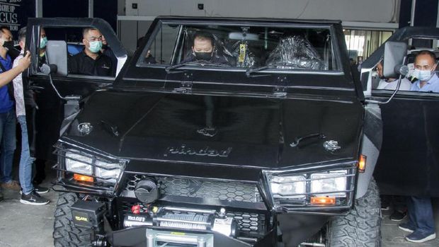 Bupati Jember terpilih H Hendy Siswanto membeli mobil taktis Maung produksi PT Pindad untuk mobil dinas. Kendaraan itu akan dipakai terutama saat mengunjungi warga di pelosok.