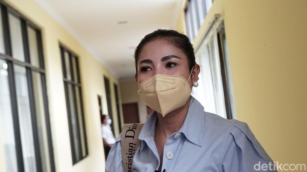 Nindy Ayunda datangi Komnas Perempuan, Tunjukkan Bukti KDRT