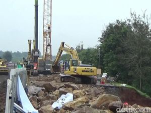 Perbaikan Jalan Ambles di Tol Cipali Terkendala Cuaca