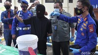 Para tersangka pun terancam hukuman penjara paling lama lima tahun dan denda paling banyak Rp 100 juta.
