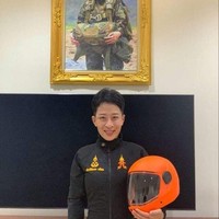 Walau berubah 180 derajat, rambut barunya banjir pujian. Keren sekali, puji seorang netizen di kolom komentar. Ada pula yang menulis, Putri yang satu ini chic, keren dan sangat cantik. Gaya rambut ini pun lazim ditemui di kalangan para prajurit perempuan serta pengawal Raja. Belakangan, Putri Bajrakitiyabha yang merupakan anak Raja dari istri pertamanya tengah aktif di dunia militer setelah meniti karier di dunia hukum dan diplomasi internasional. (Foto: Instagram)