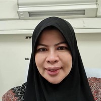 Penampilan baru Rina itu sontak membuat tak sedikit netizen yang menjadi pangling. Bagaimana tidak, penampilannya kini jadi terlihat lebih muda dibandingkan sebelumnya. Bagaimana menurutmu? Foto: Instagram/@rinaharunofficial