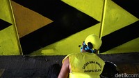 Diketahui, pengecatan marka parapet di underpass tersebut telah dilakukan sejak kemarin dan ditargetkan selesai satu minggu.