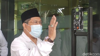 Sutis bekerja saat ada orang yang mendekatkan dahi atau tangan dengan jarak antara 3 hingga 6 sentimeter, sensor termometer inframerah akan membaca suhu secara otomatis (Andika Tarmy/detikcom)