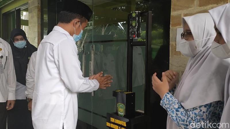 Satis dan Sutis Buatan MTsN 5 Sragen untuk cegah COVID-19