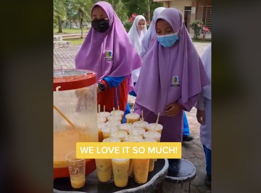 MasyaAllah! Sedekah Membuat Penjual Air Jagung Manis Ini Ketiban Rezeki