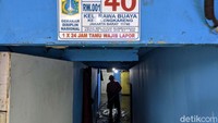 Sejumlah rumah di RT002/001 terimbas luapan Sungai Mookervart Daan Mogot, Rawa Buaya, Cengkareng, Jakarta Barat, Selasa (16/3/2021).