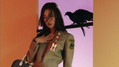 Seulgi Red Velvet Pakai Baju Mirip Seragam PNS, Viral Diedit Jadi Meme Kocak