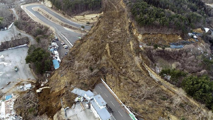 Sirkuit Ebisu tertimbun longsor akibat gempa M 7,1