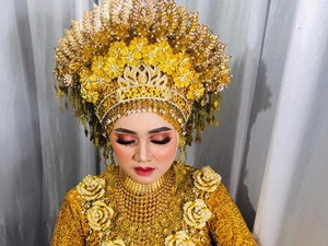 Viral Pengantin Muntah & Hampir Pingsan karena Keberatan Pakai Sunting 4 Kg