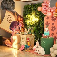 Film animasi Moana Disney-Pixar menjadi tema utama pesta putri pertama Raisa dan Hamish Daud ini. Dekorasi bernuansa tropis pun mendominasi. (Foto: Instagram/@raisa6690)