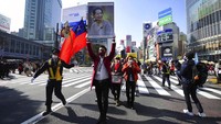 Seperti dilansir Reuters, Selasa (16/2/2021) peringatan itu disampaikan utusan Khusus PBB, Christine Schraner Burgener dalam panggilan telepon dengan Wakil Kepala Militer Myanmar pada Senin lalu (15/2). Komunikasi antara PBB dan militer Myanmar itu menjadi hal istimewa lantaran sebelumnya jarang dilakukan. AP Photo/Eugene Hoshiko