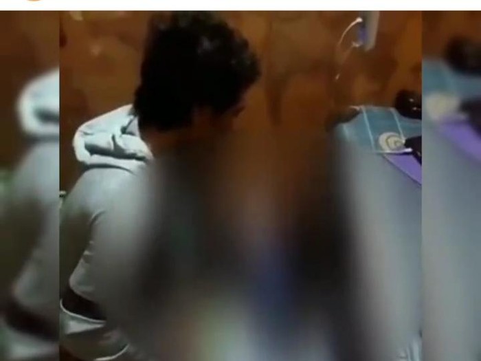 Video kekerasan ayah kepada anak tiri yang masih balita viral di media sosial. Aksi kekerasan itu diduga terjadi di Tambaksari, Surabaya.