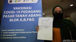 Foto Giliran Pedagang Tanah Abang Divaksin