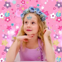 Seperti Ryan Kaji, anak miliuner lainnya yang juga mendapat banyak uang dari YouTube adalah Anastasia Radzinskaya atau Nastya. Nastya yang lahir dengan cerebral palsy mulai jadi anak internet dengan konten unboxing mainan. Di 2020, anak tujuh tahun ini dilaporkan menghasilkan $18,5 juta atau Rp 260 miliaran. Foto: Instagram