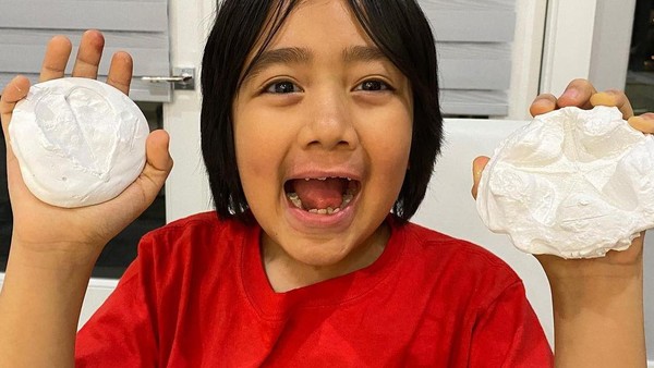 Potret 10 Miliuner Termuda, YouTuber Sampai Ratu Kecantikan Cilik